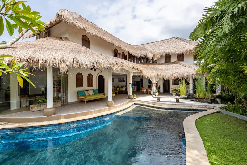 Serene Palms Luxury Escape